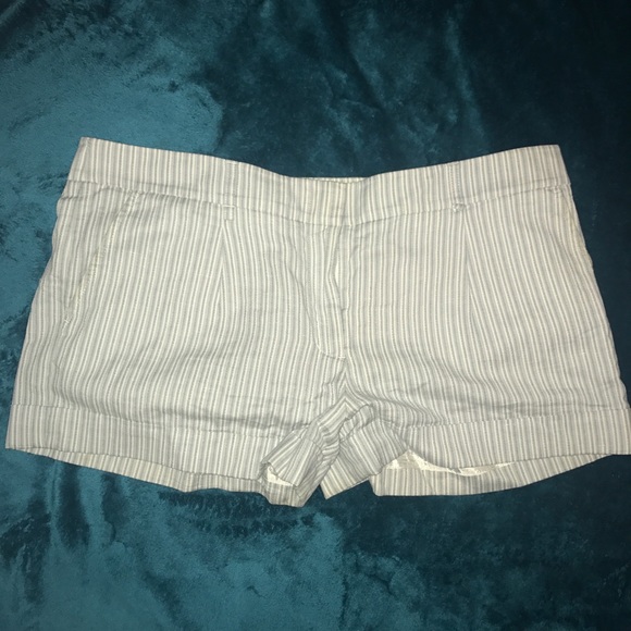 BCBG Pin striped shorts - Picture 2 of 7